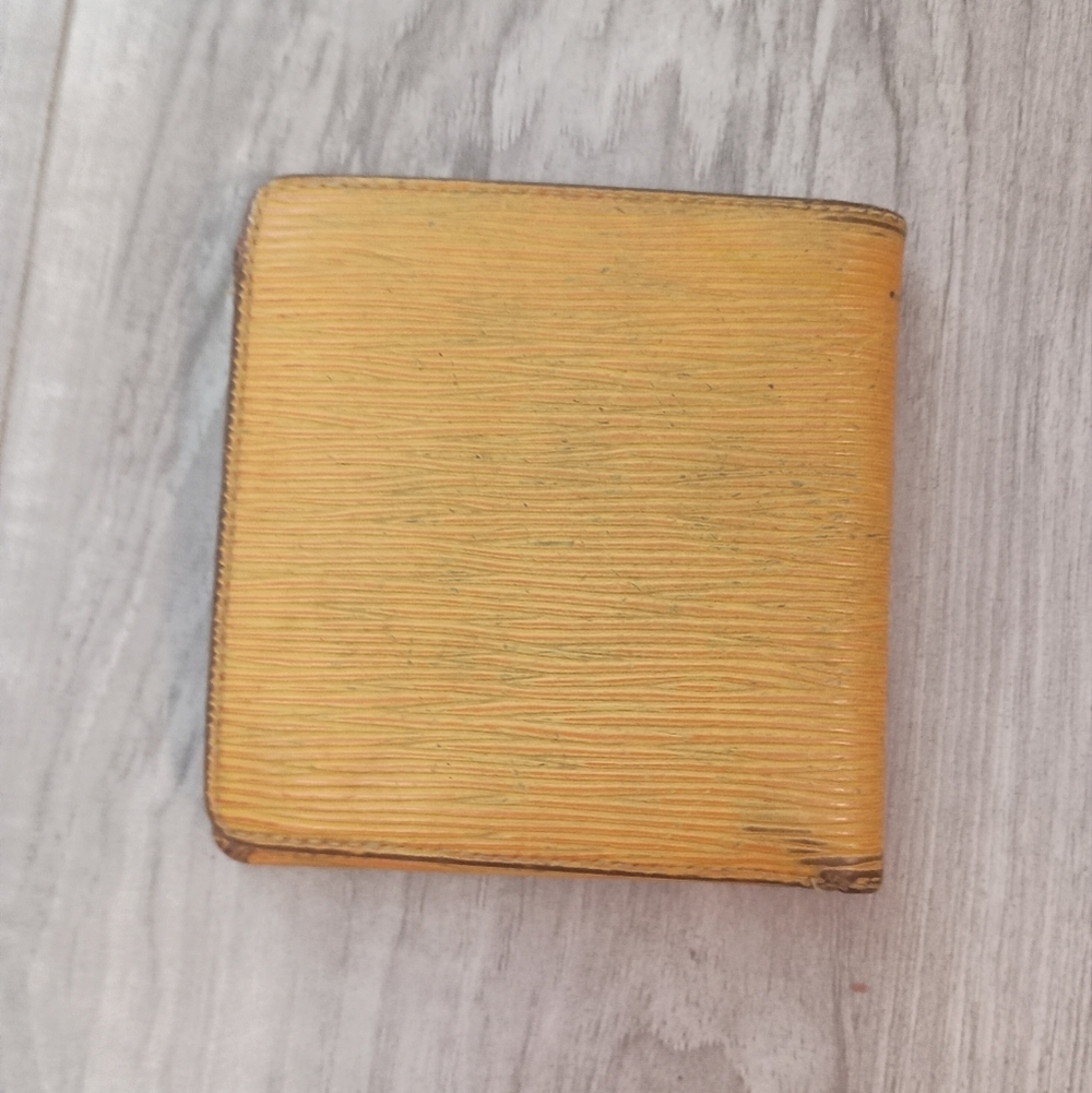 LOUIS VUITTON Epi Bifold  Wallet Marco  Yellow - Picture 2 of 8